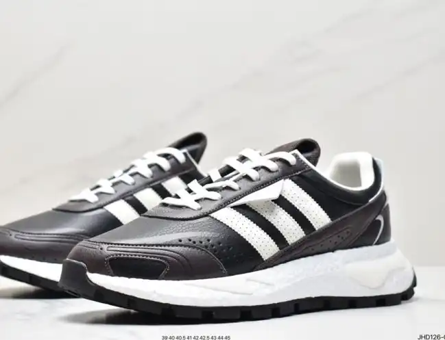 hype Adidas Sneakers