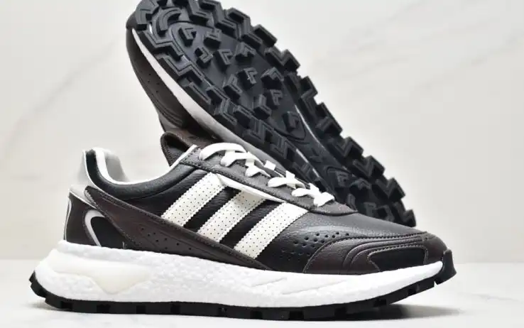 hype Adidas Sneakers