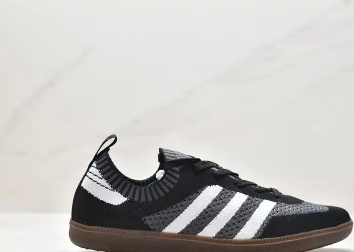 hype Adidas Sneakers