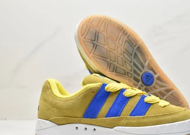 hype Adidas Sneakers