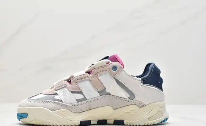 hype Adidas Sneakers