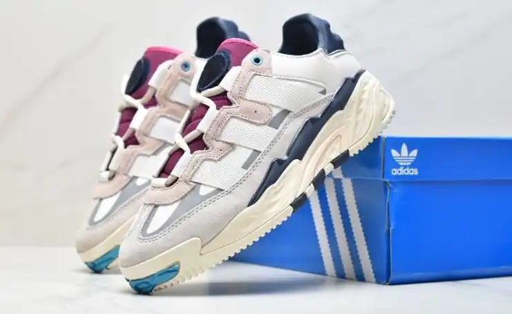 hype Adidas Sneakers