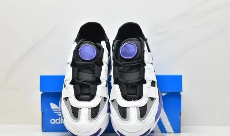 hype Adidas Sneakers