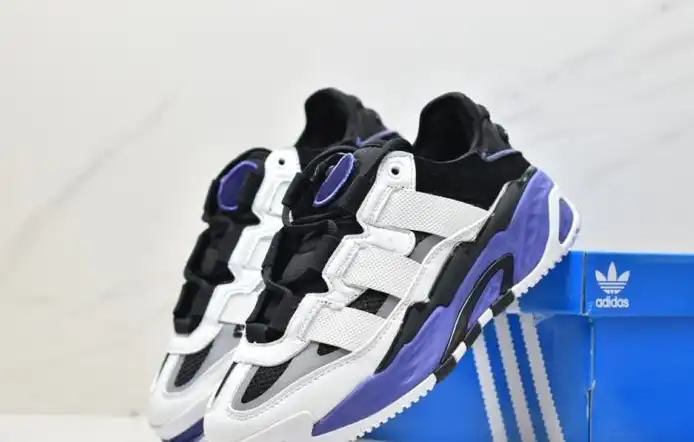 hype Adidas Sneakers