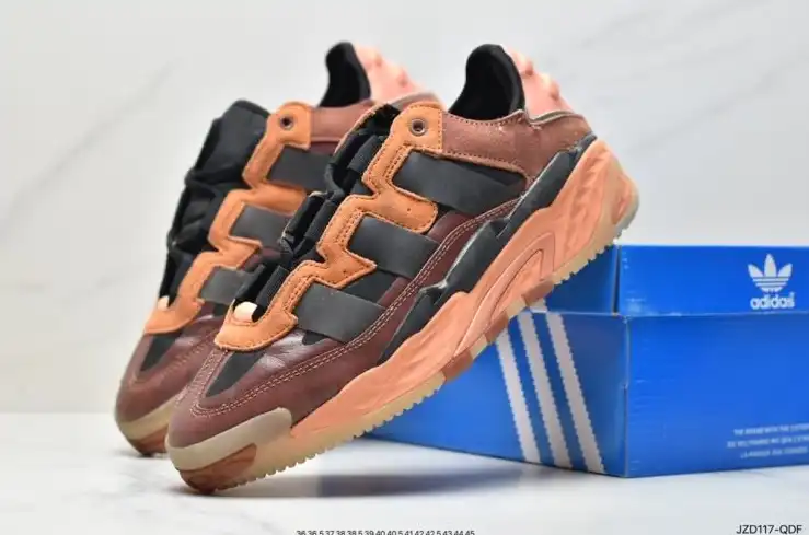 hype Adidas Sneakers