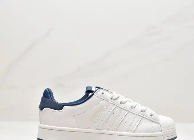 hype Adidas Sneakers