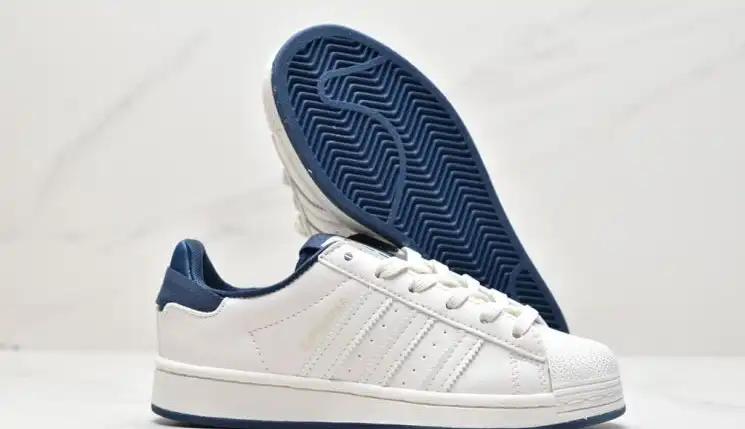 hype Adidas Sneakers