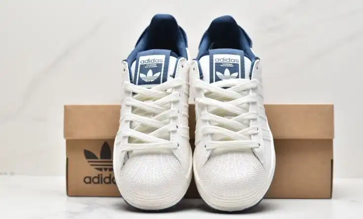 hype Adidas Sneakers