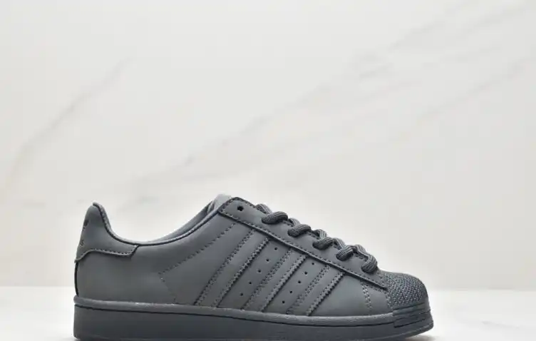 hype Adidas Sneakers