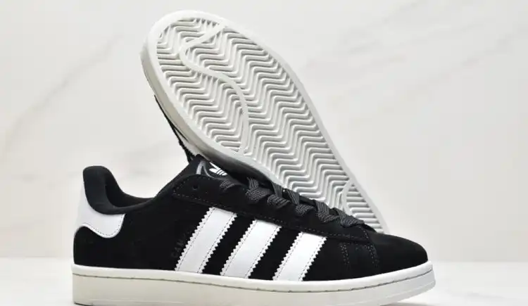 hype Adidas Sneakers