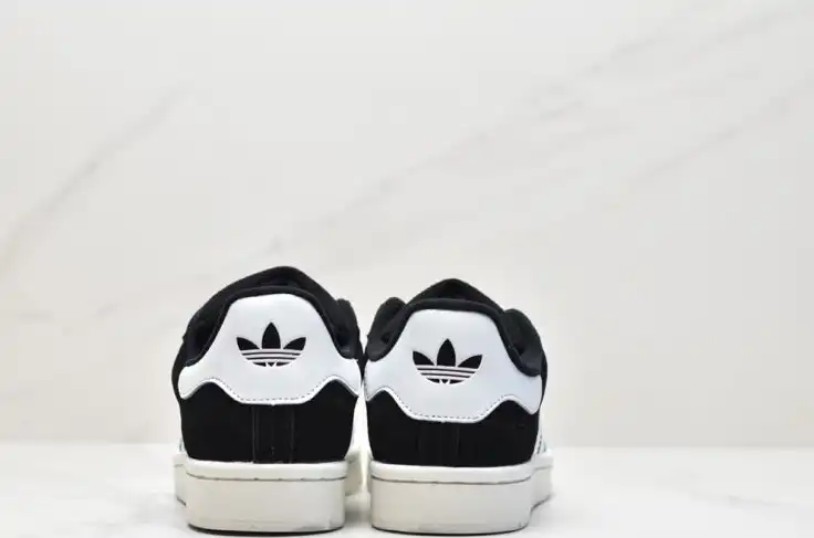 hype Adidas Sneakers