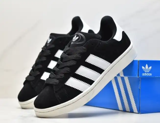 hype Adidas Sneakers