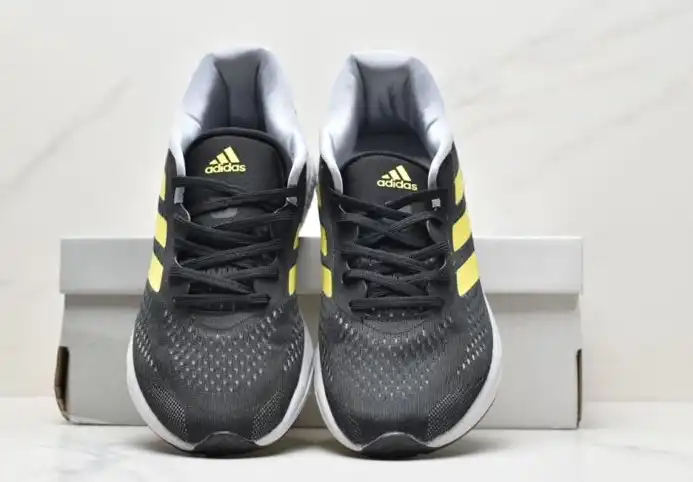 hype Adidas Sneakers