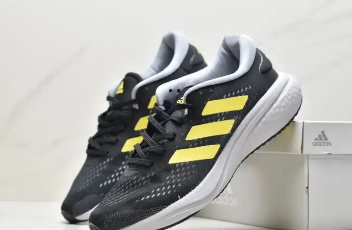 hype Adidas Sneakers