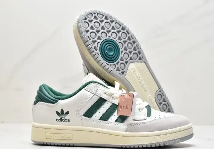 hype Adidas Sneakers