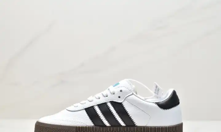 hype Adidas Sneakers