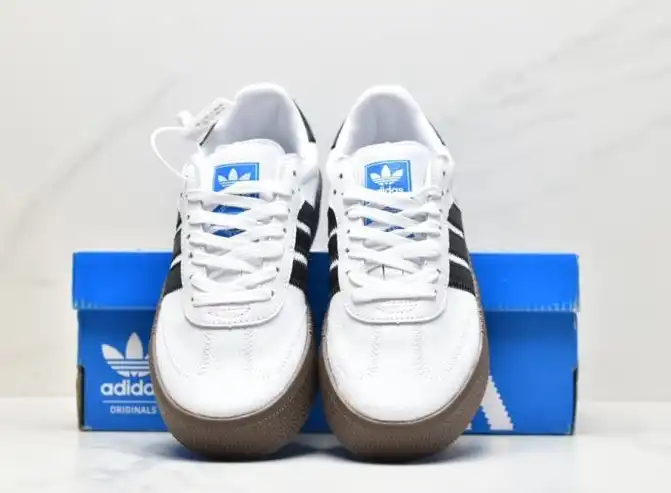 hype Adidas Sneakers