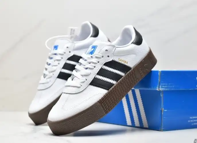 hype Adidas Sneakers