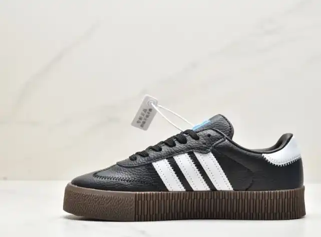 hype Adidas Sneakers