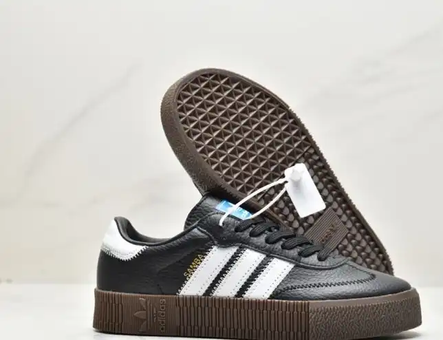 hype Adidas Sneakers