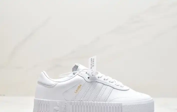 hype Adidas Sneakers