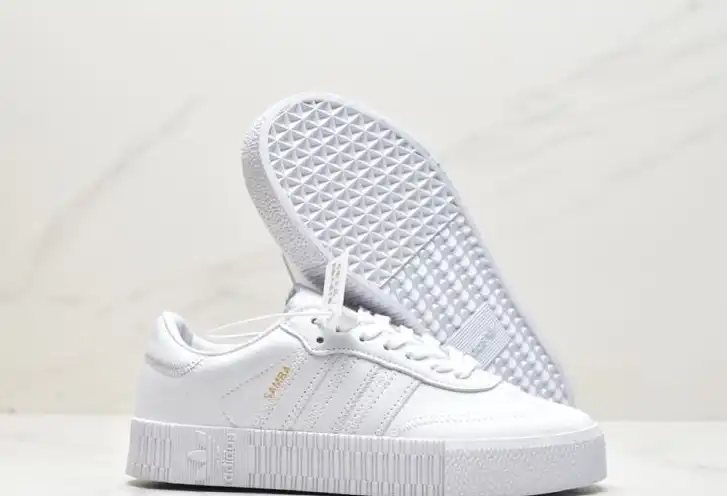 hype Adidas Sneakers