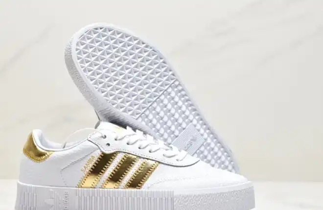 hype Adidas Sneakers