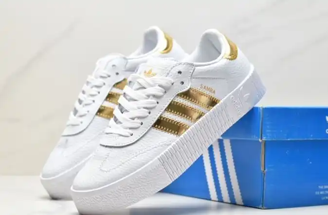 hype Adidas Sneakers