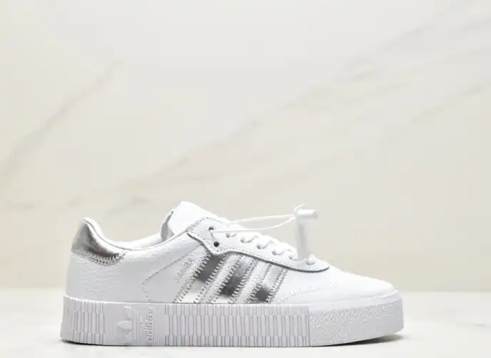 hype Adidas Sneakers