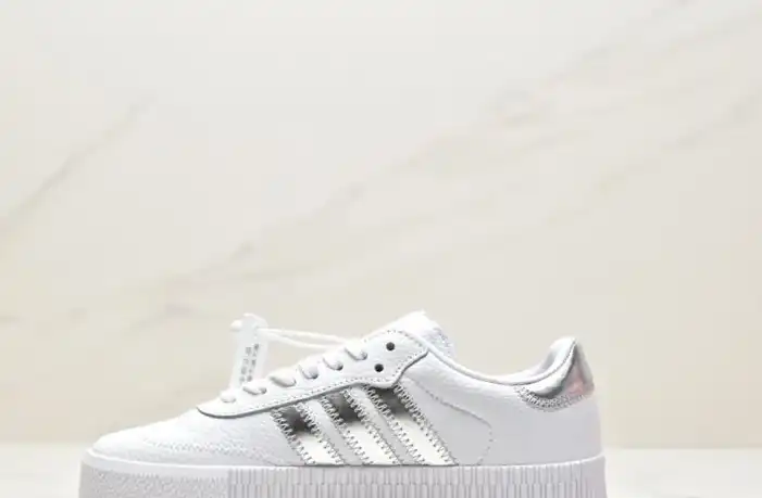 hype Adidas Sneakers