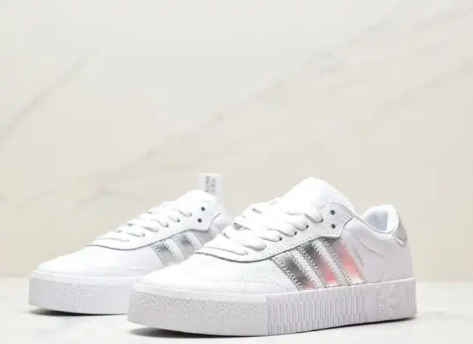 hype Adidas Sneakers