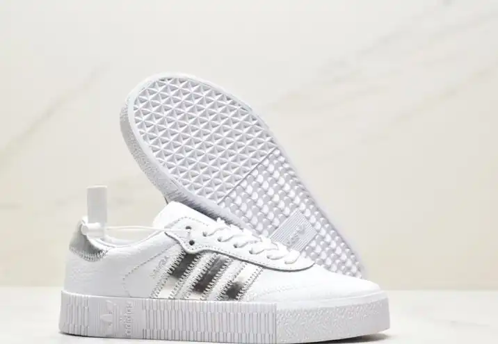 hype Adidas Sneakers