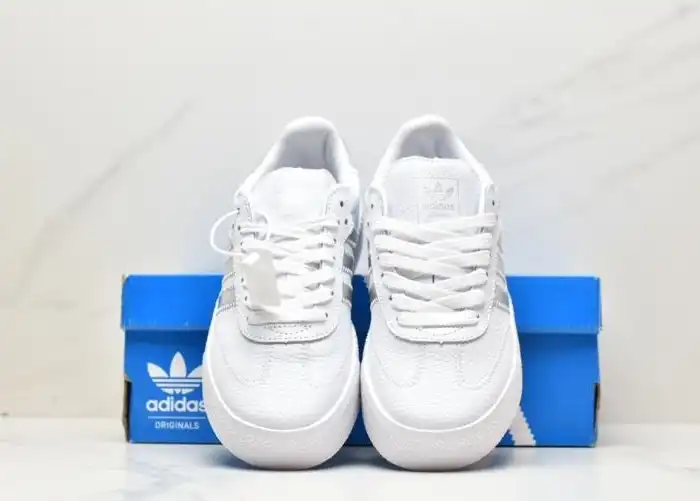 hype Adidas Sneakers