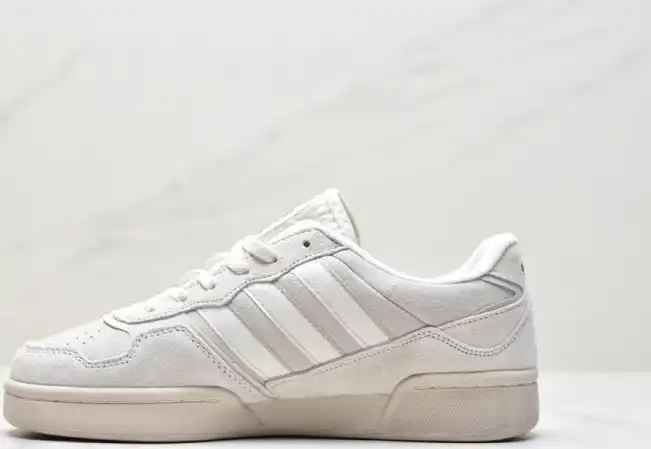 hype Adidas Sneakers