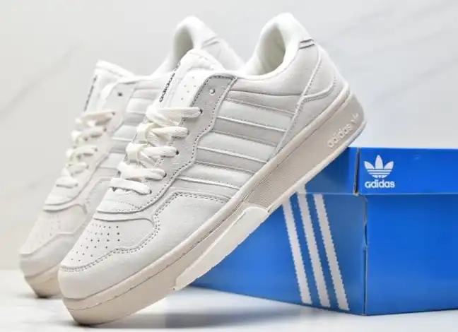 hype Adidas Sneakers