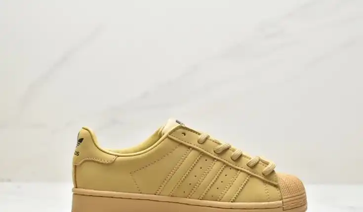 hype Adidas Sneakers