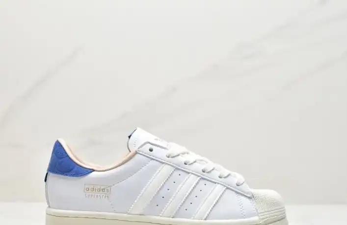 hype Adidas Sneakers