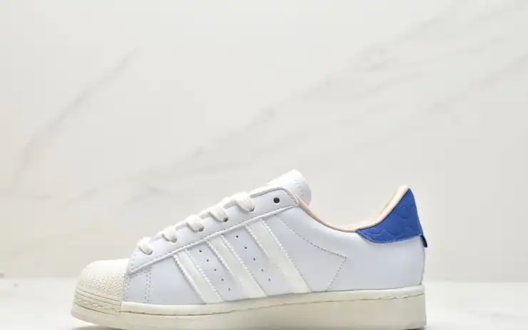 hype Adidas Sneakers