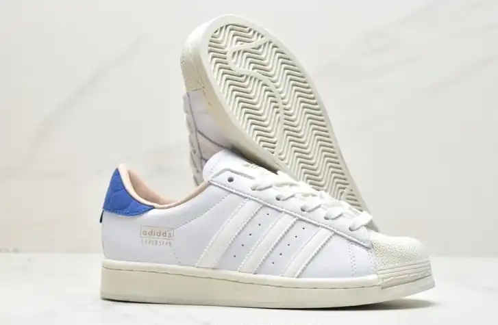 hype Adidas Sneakers