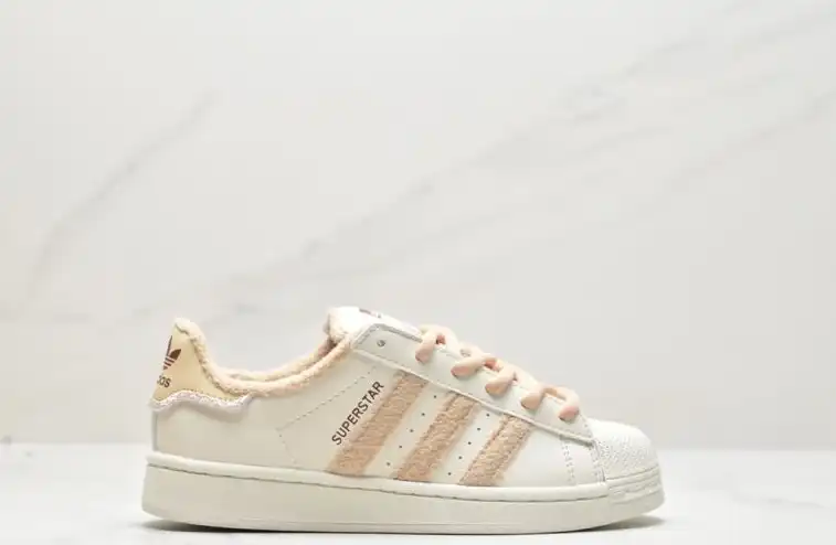 hype Adidas Sneakers