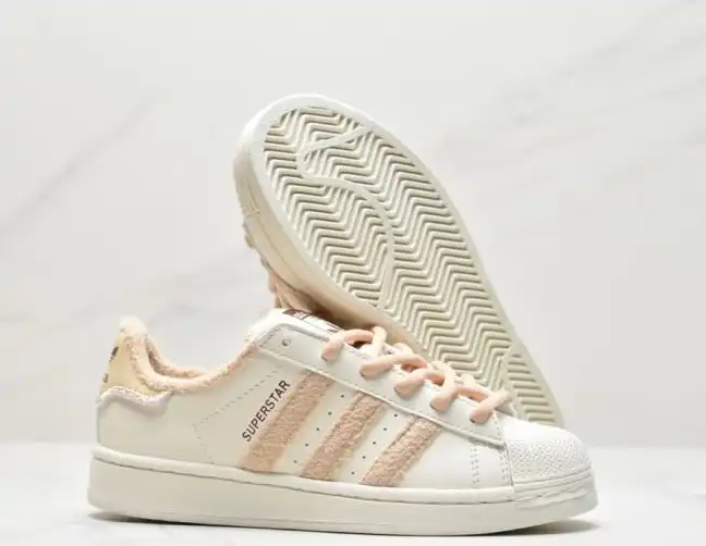 hype Adidas Sneakers