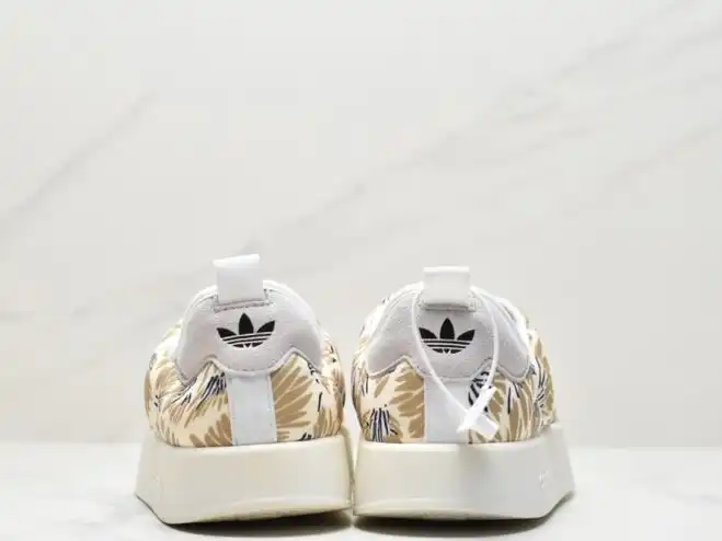 hype Adidas Sneakers