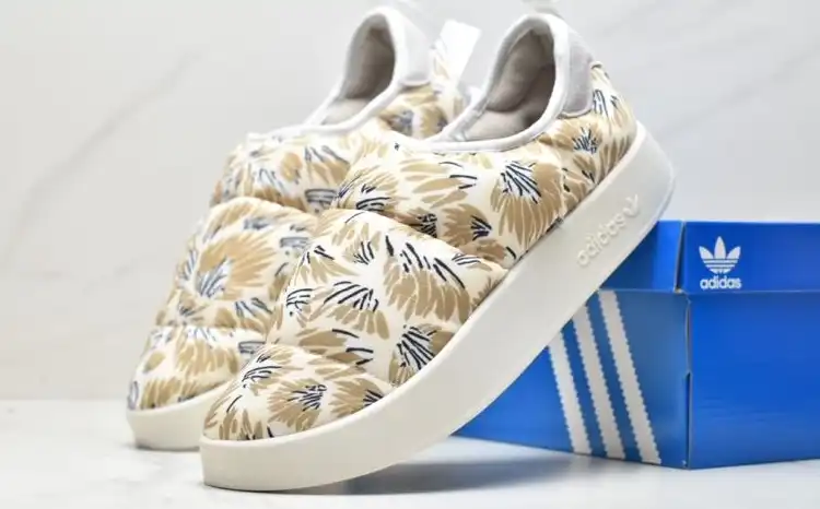 hype Adidas Sneakers