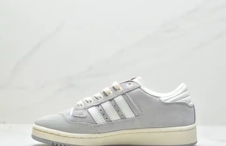 hype Adidas Sneakers