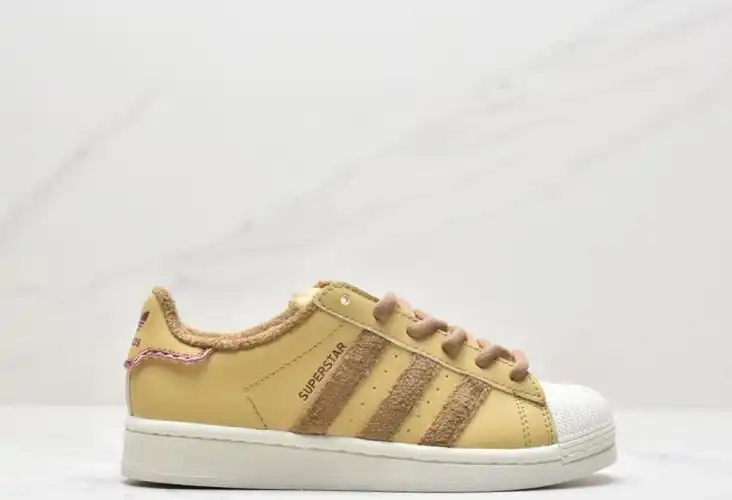 hype Adidas Sneakers