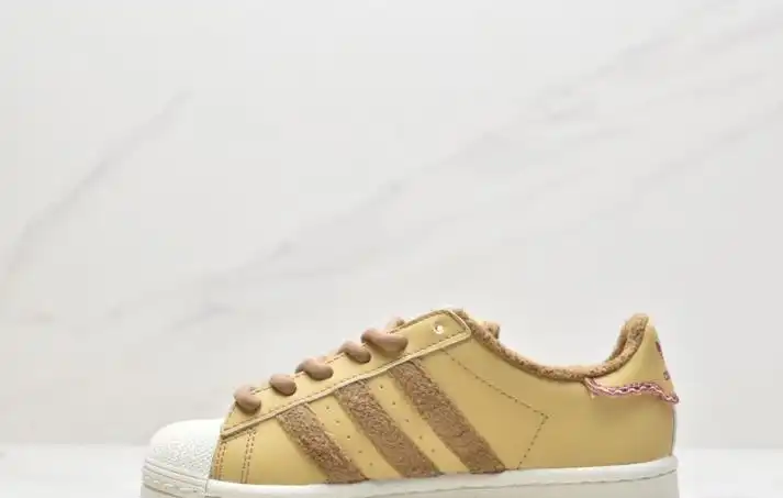 hype Adidas Sneakers