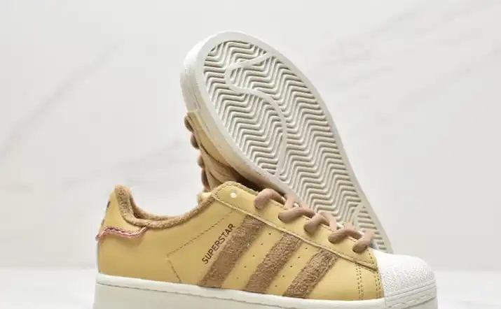 hype Adidas Sneakers