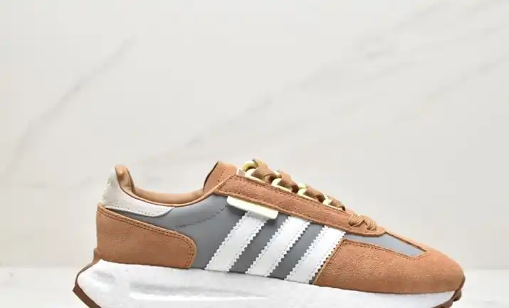 hype Adidas Sneakers