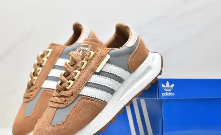 hype Adidas Sneakers