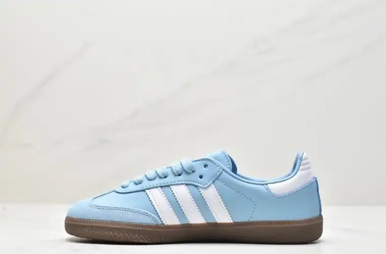 hype Adidas Sneakers